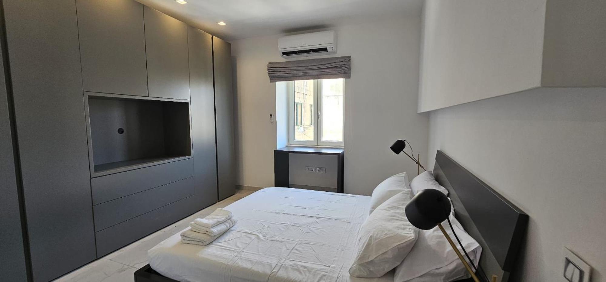 Modern Elegance Apartment *